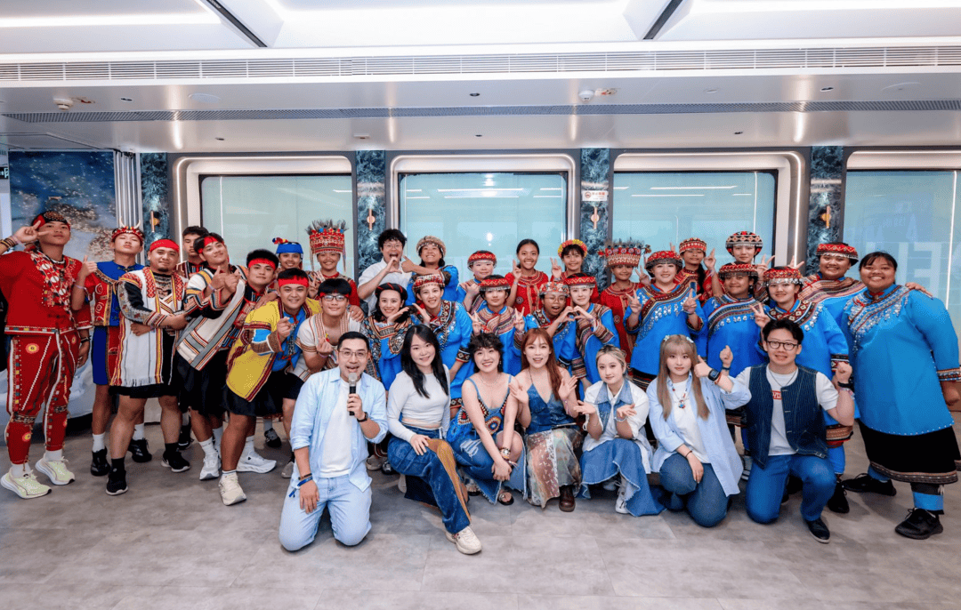 AI一键分配声部+两岸即兴合唱！徐汇滨江游轮音乐会火了