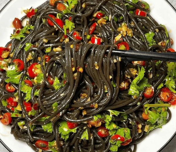 千年山野食韵，酸辣蕨根粉道尽湘式清爽滋味