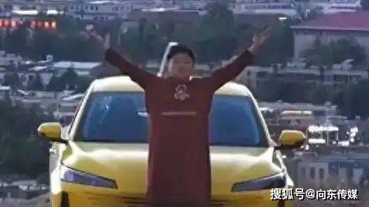 李要得搭出租车进藏火爆出圈，评新时代文旅宣传的“商鞅变法”