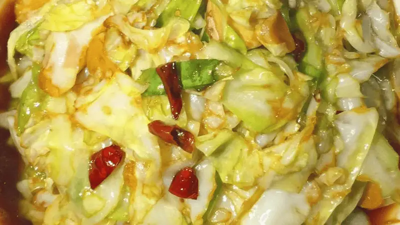三伏天最省心的快手素菜:清炒包菜,酱汁一淋,清淡开胃又下饭