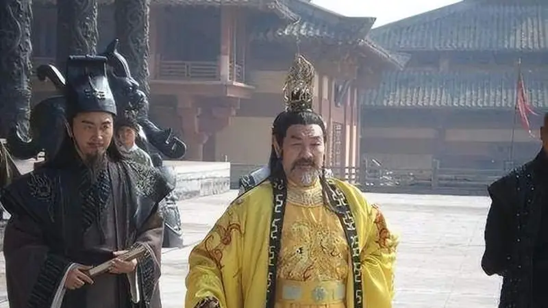 粮尽援绝，王世充为何投降李世民而非战死？