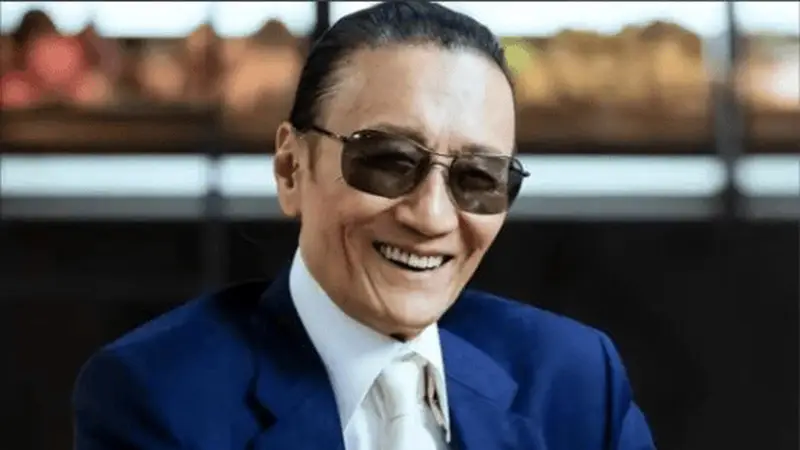 谢贤家属不走传统殡仪馆 院出殡火化后安葬