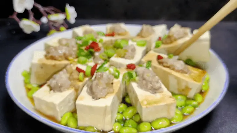 古城巷弄里的清爽蒸味 老豆腐酿肉配毛豆一口香满夏