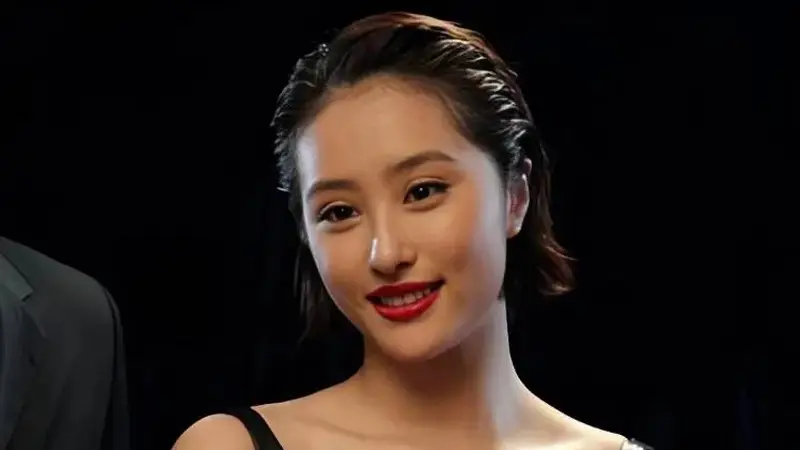 古城文脉间遇坎坷:曾获张艺谋青睐的李欣汝,在都市烟火中独养两女的文艺女艺路回眸