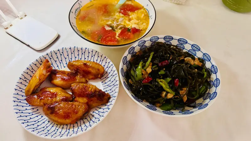 古城夏日常伴清润汤羹 两菜一汤解锁烟火里的柔暖时光