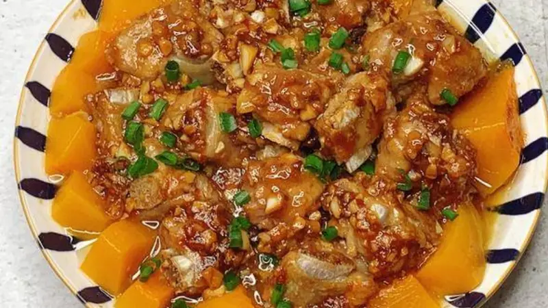 古城街巷里的家常滋味 南瓜蒜香蒸排骨解锁温润餐桌风情
