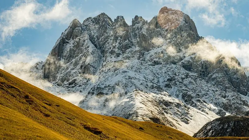 卡兹别克山谷裹着高加索的山风，古城边的文艺景致漫成了诗