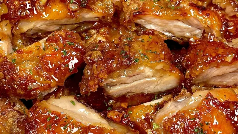 古城街巷里的文艺小食 蜂蜜黄油脆皮鸡排香飘人气旺