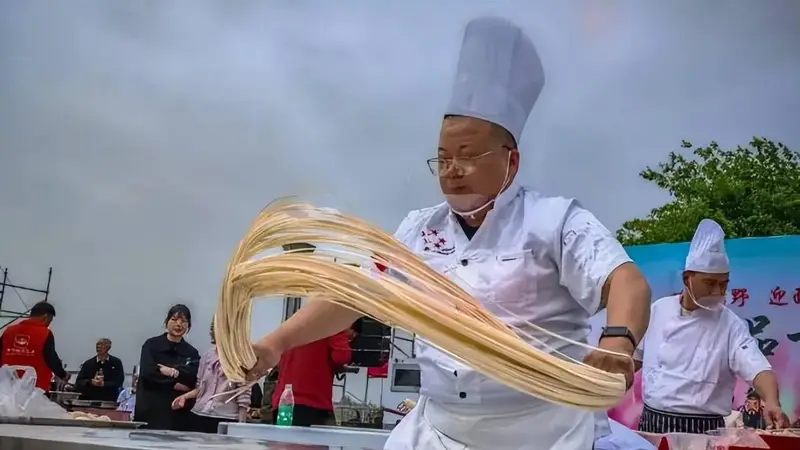 新野：一碗板面烹出县域经济“硬菜”