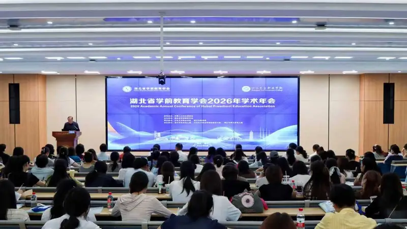 别再追着宝宝喂水!“带娃”有了全国性团体标准