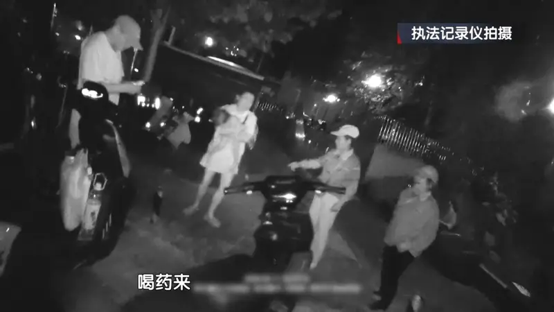 北京突发:一岁幼童呛药窒息 丰台民警现场急救