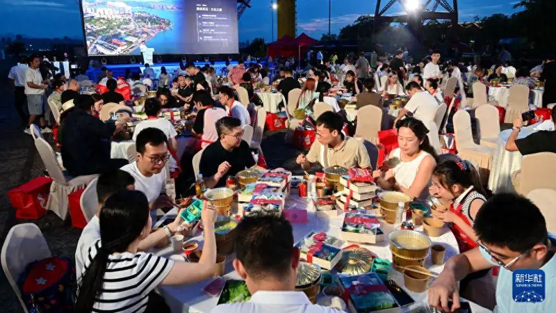 八闽美食嘉年华福州启幕,千人海鲜火锅宴点燃夏日消费
