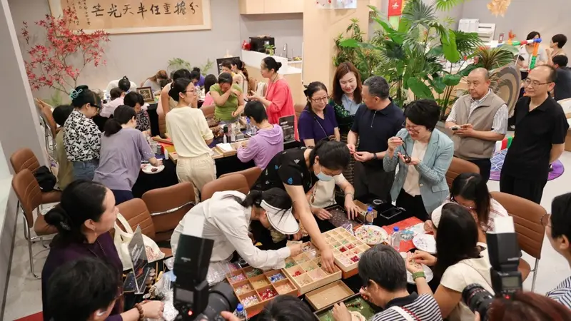 上海巾帼园举办“藏品入沪”活动 展现雪域风情促进民族交融