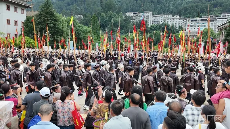 千名苗胞踏笙起舞 贵州剑河“六月六”唱响家国情怀