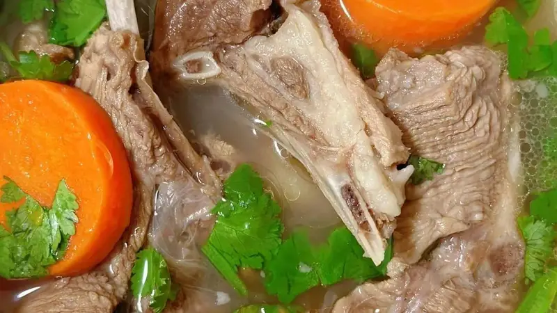 一锅萝卜炖羊肉的特色：汤鲜无膻不柴口的烹饪技巧在这里