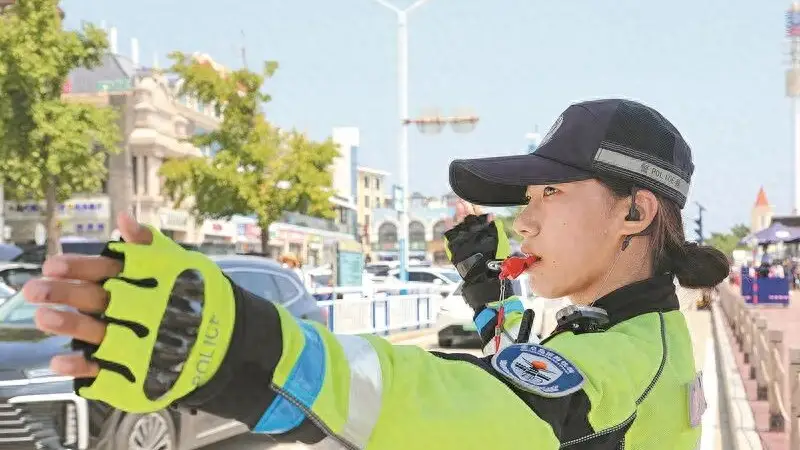 又飒又暖！看滨海铁骑守护夏日山海