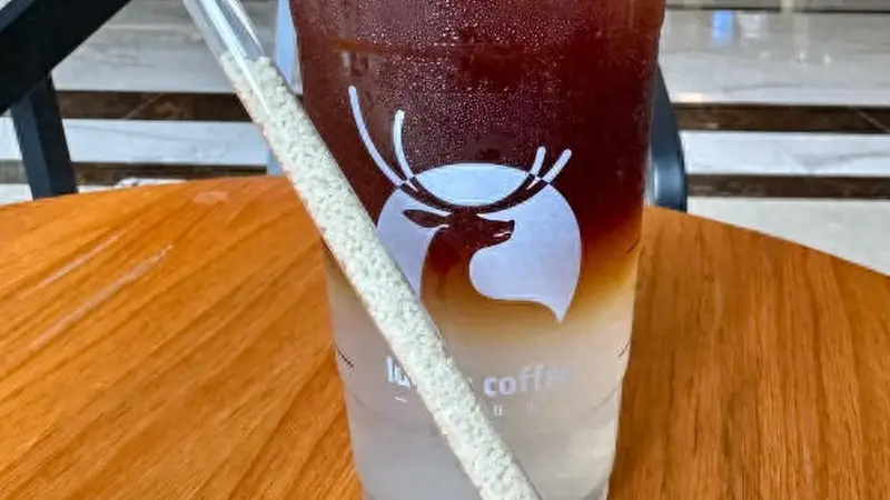 茶咖内卷风向大变！开始流行拼杯子、拼吸管
