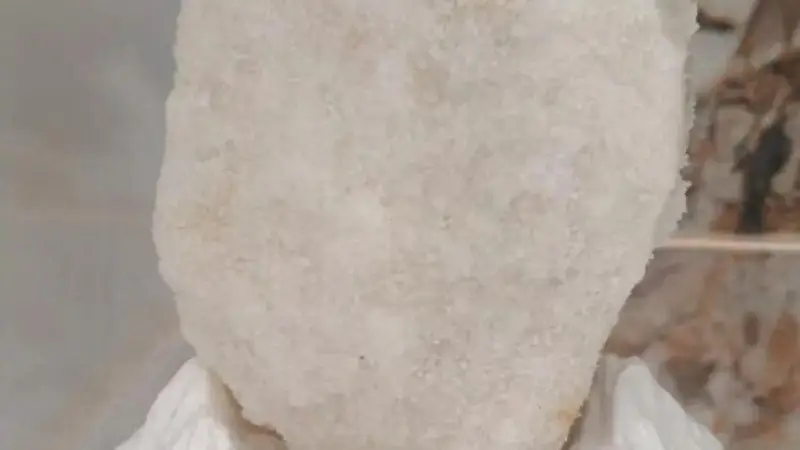 察尔汗盐湖游人须知 别因好奇带走盐晶留纪念 古城景区守护文化生态的善意提醒