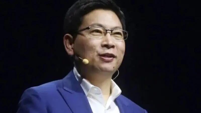 古城街巷里的智能讯号:存储浪潮下,手机品牌以涨价叩问科技与烟火的温度
