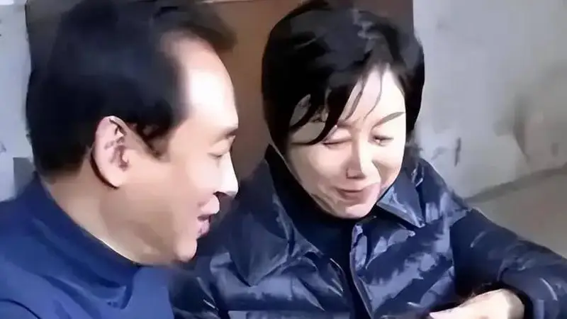 许家印出庭受审！知名教授发帖：已多年没见、远在伦敦的丁玉梅看到他满头白发的样子，内心肯定是五味杂陈
