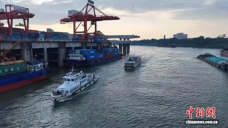 广西柳州旅游船跨域奔赴平陆运河 游客近距离感受“世纪工程”