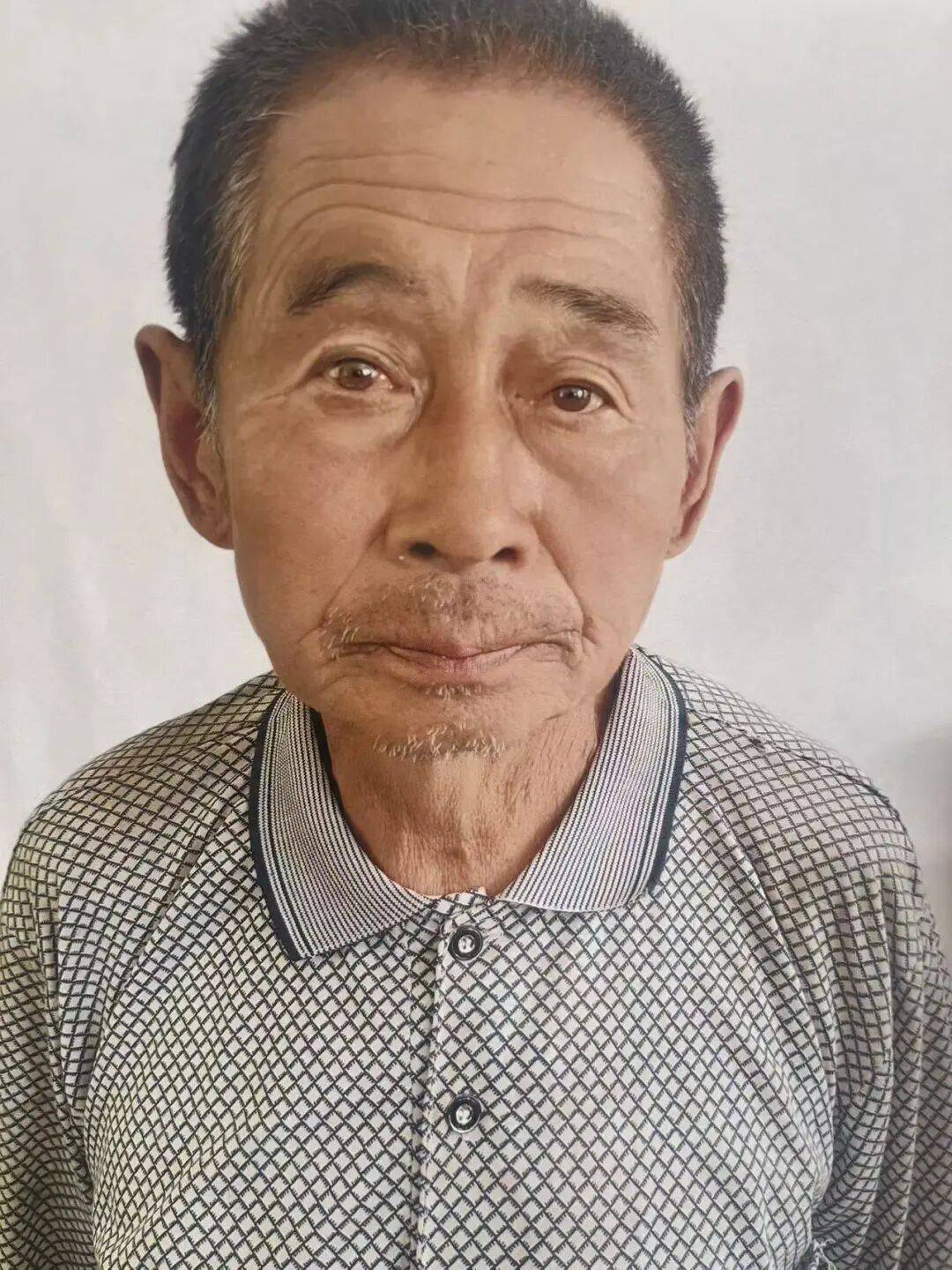 75岁老人上山放羊离奇失踪39天，上百人搜山只找回数十只羊，家属：“老人对山很熟悉，大半辈子都是在山上过活”