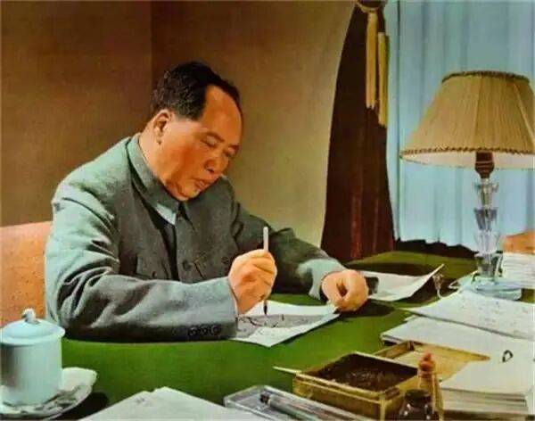 43岁毛主席写给傅作义的这封信，字迹绝对颠覆你的认知！