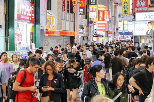 近半年中国大陆赴日游客下滑56%，日本旅游业的钱却没少赚