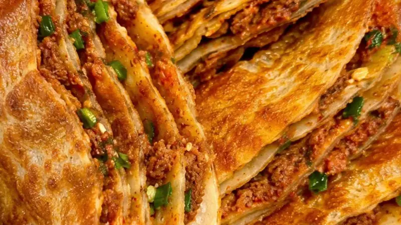 外酥里嫩的大葱牛肉饼，咬一口满嘴香