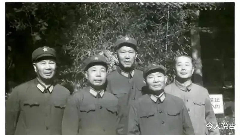 毛主席离世前后，一位上将要兵谏，另一位准备打枪战