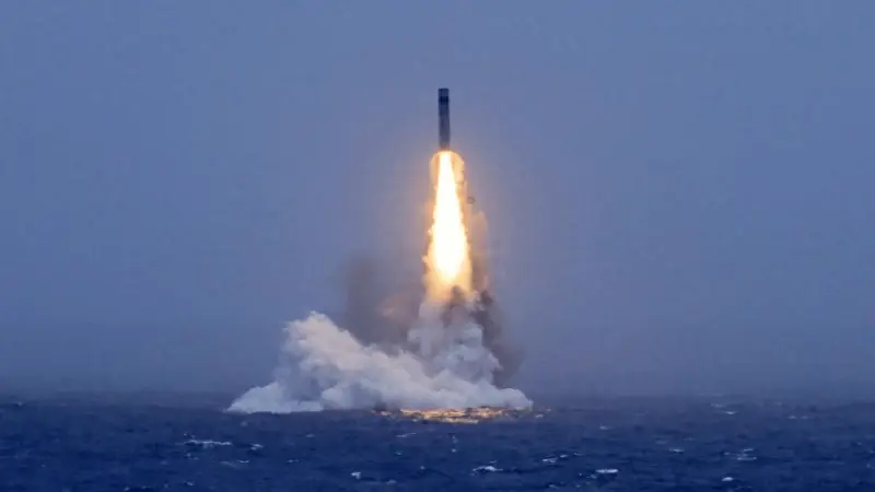 外媒终于发现不对劲：巨浪发射成功，8000公里射程意味覆盖美本土