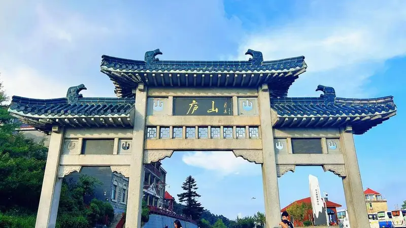 庐山西海旁的牯岭镇,靠谱地接旅行社选这四大维度,沉浸式赏山无需折腾
