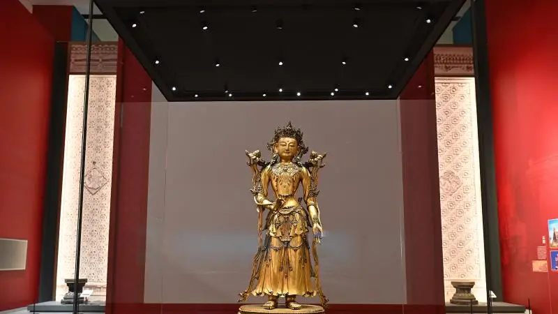 展出馆方回应永乐款菩萨像上现TCL广告：已向出借单位反馈
