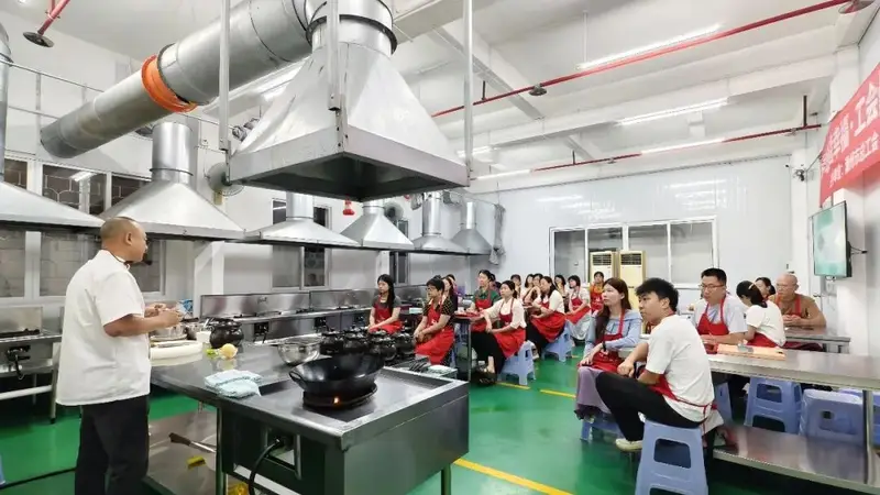 润养入膳，广式炖汤技艺进职工公益课堂