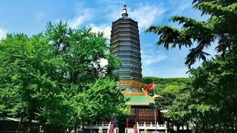 坐火车来石景山，从古刹晨光走到河畔落霞——