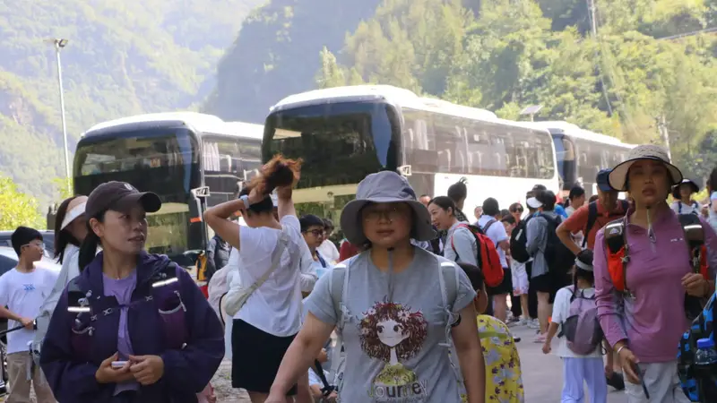 明中乡徒步客助农 土货热销促振兴