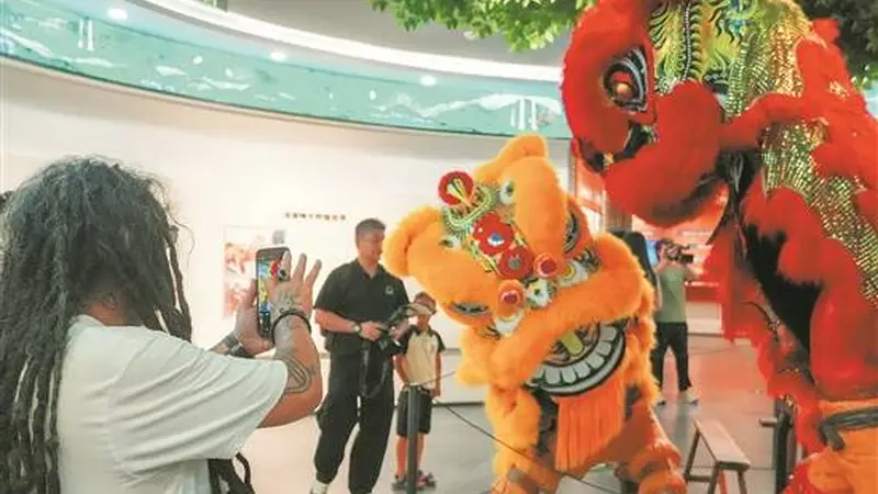 全球作家探访孙中山故居 追寻岭南文化印记