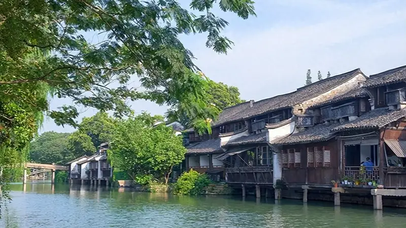 湖南两地古城盛衰记：从桃花源头两年人山人海到如今冷清转让，借顶流IP建古镇为何栽了？