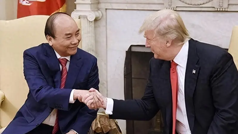 城央文艺风里，读懂那些被刻意忽略的“工具人”逻辑