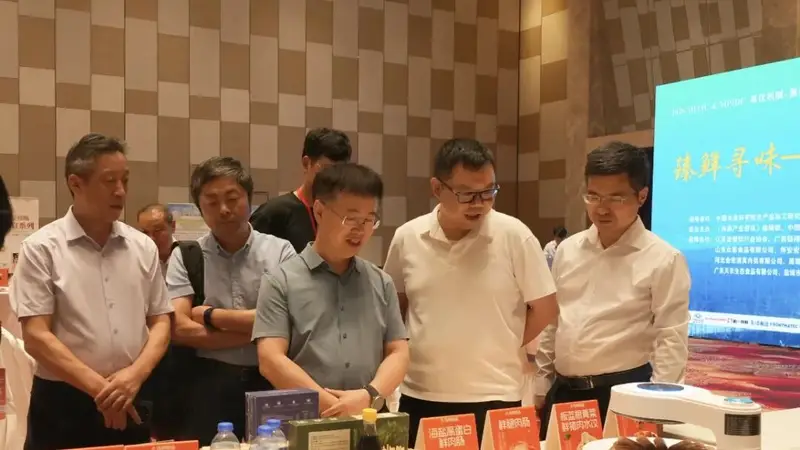 专家高度评价！扬翔板蓝根青菜鲜猪肉水饺荣获 “康养创新产品” 荣誉称号