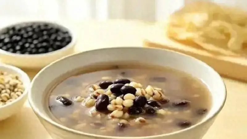 古城街巷里的黑豆食方 轻养脾胃扫去周身黏腻倦意