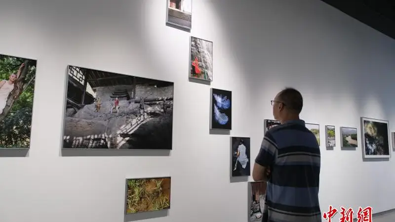 以艺术赋能乡村发展 “寻路”摄影展在杭州启幕