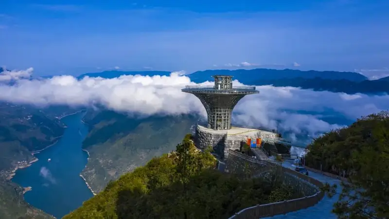 古城巴东藏雅韵 山水文艺漫山来