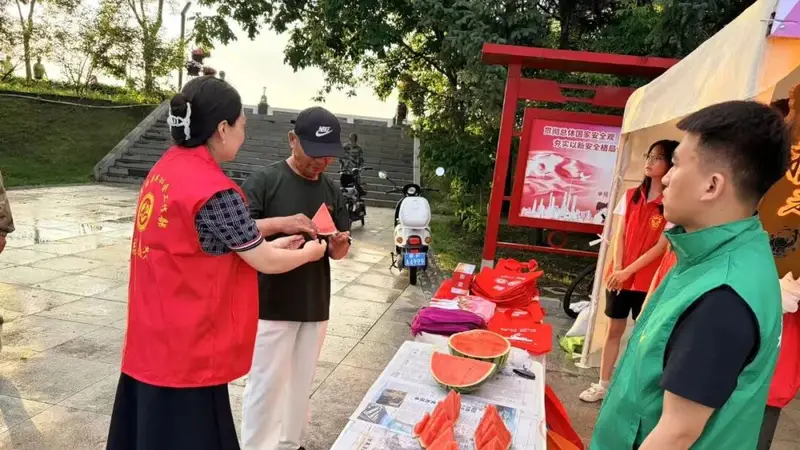 宠客护游 志愿微光点亮林都夏日旅游盛景