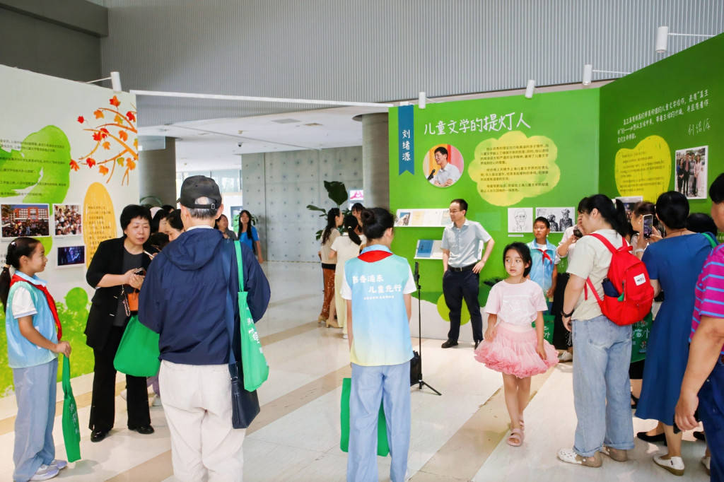 在这场特展，读懂上海儿童文学的黄金 40 年