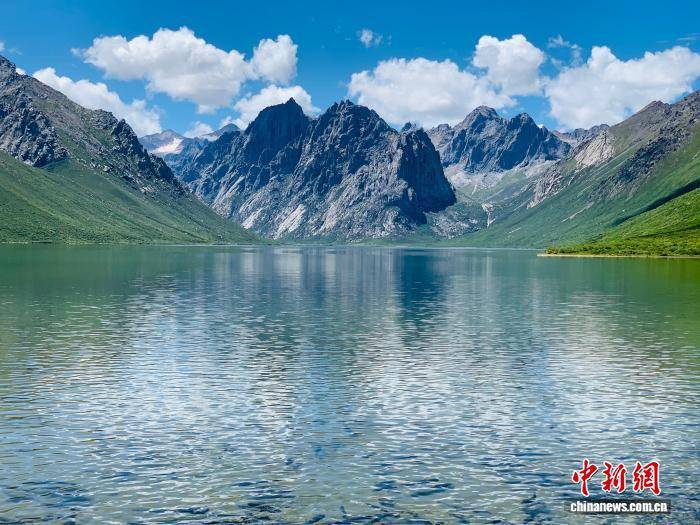 青海果洛：择机依法依规有序开放年保玉则
