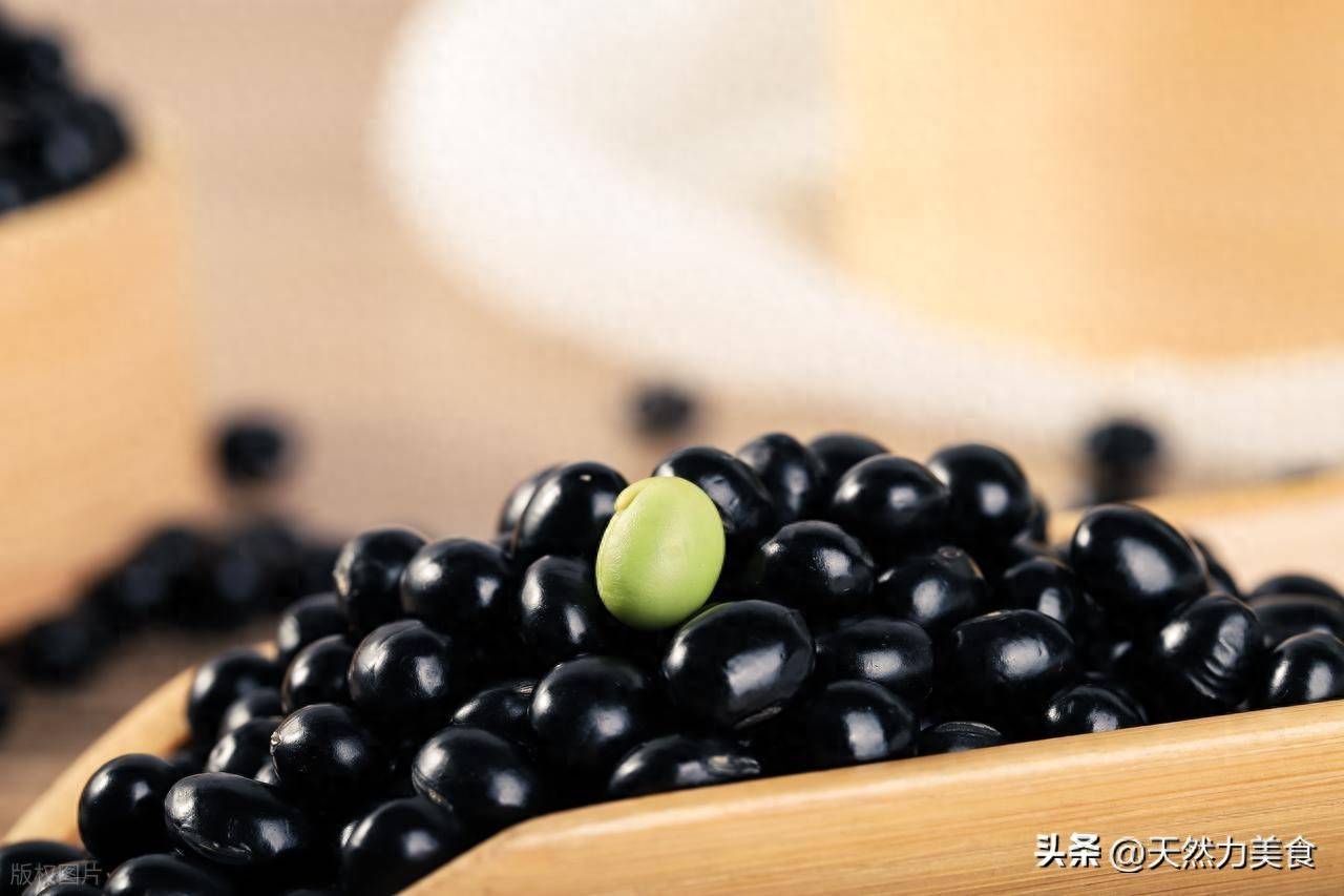 别只会打豆浆！黑豆这4种“自残”吃法，营养师都替你急哭了