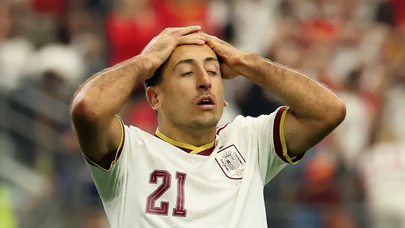 世界杯-奥亚萨瓦尔失单刀C罗钩射被扑 葡西半场暂0-0