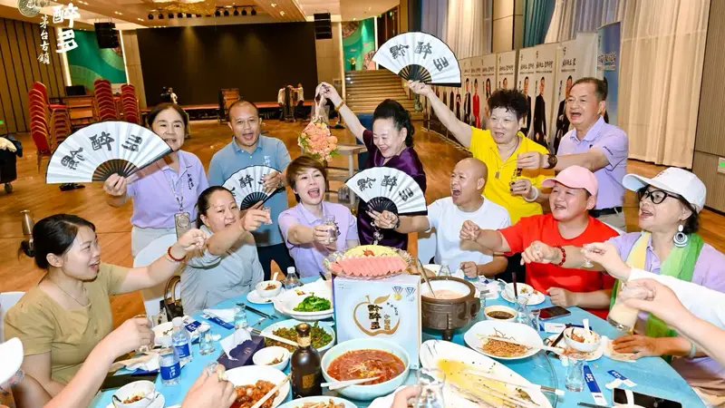 从“送客看世界”到“带酒回人间”——访嘉兴大自然国际旅游有限公司董事长方楚华（上）