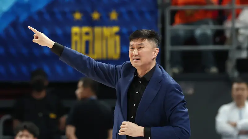 羊城古城的男篮江湖 五年浮沉后朱芳雨杜锋卸下传承之责